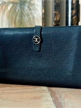 CHANEL Paris Black Caviar Leather Continental Wallet with CC Button